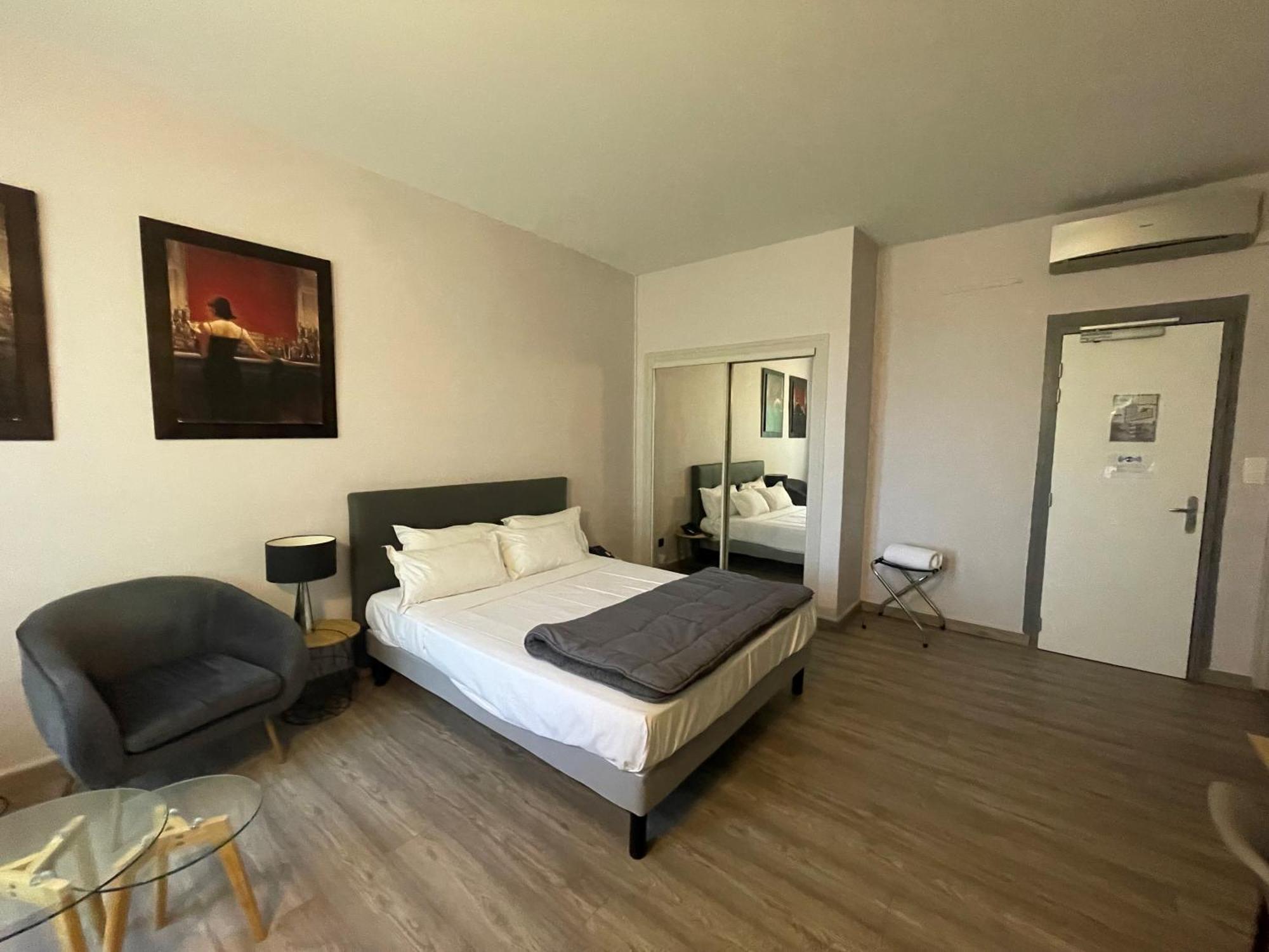 Hotel De France 2*